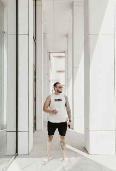 Crew Muscle Tee Beige