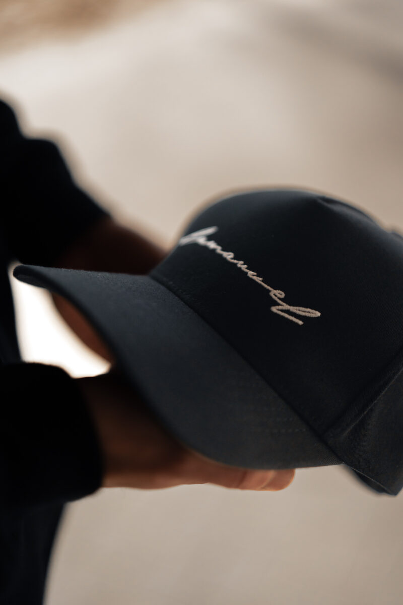 Czarna/Biała Czapka Script Unisex - obrazek 2